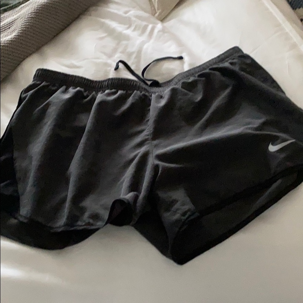 New without tags Nike running shorts! Size L!